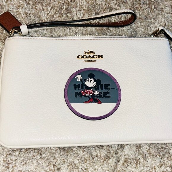COACH X WRISTLET DISNEY (MINNIE MOUSE) NEW IN BOX / NEVER USED - Picture 2 of 5